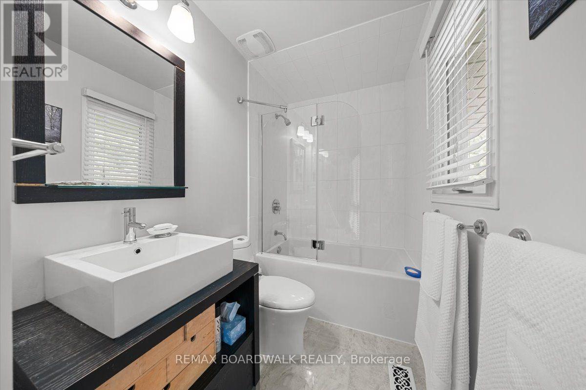 15 SELWYN CRESCENT - 33