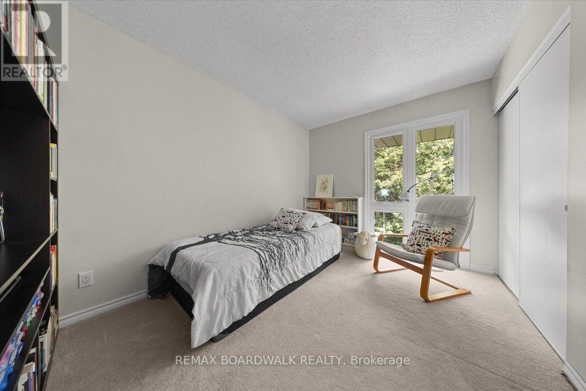 15 SELWYN CRESCENT - 34