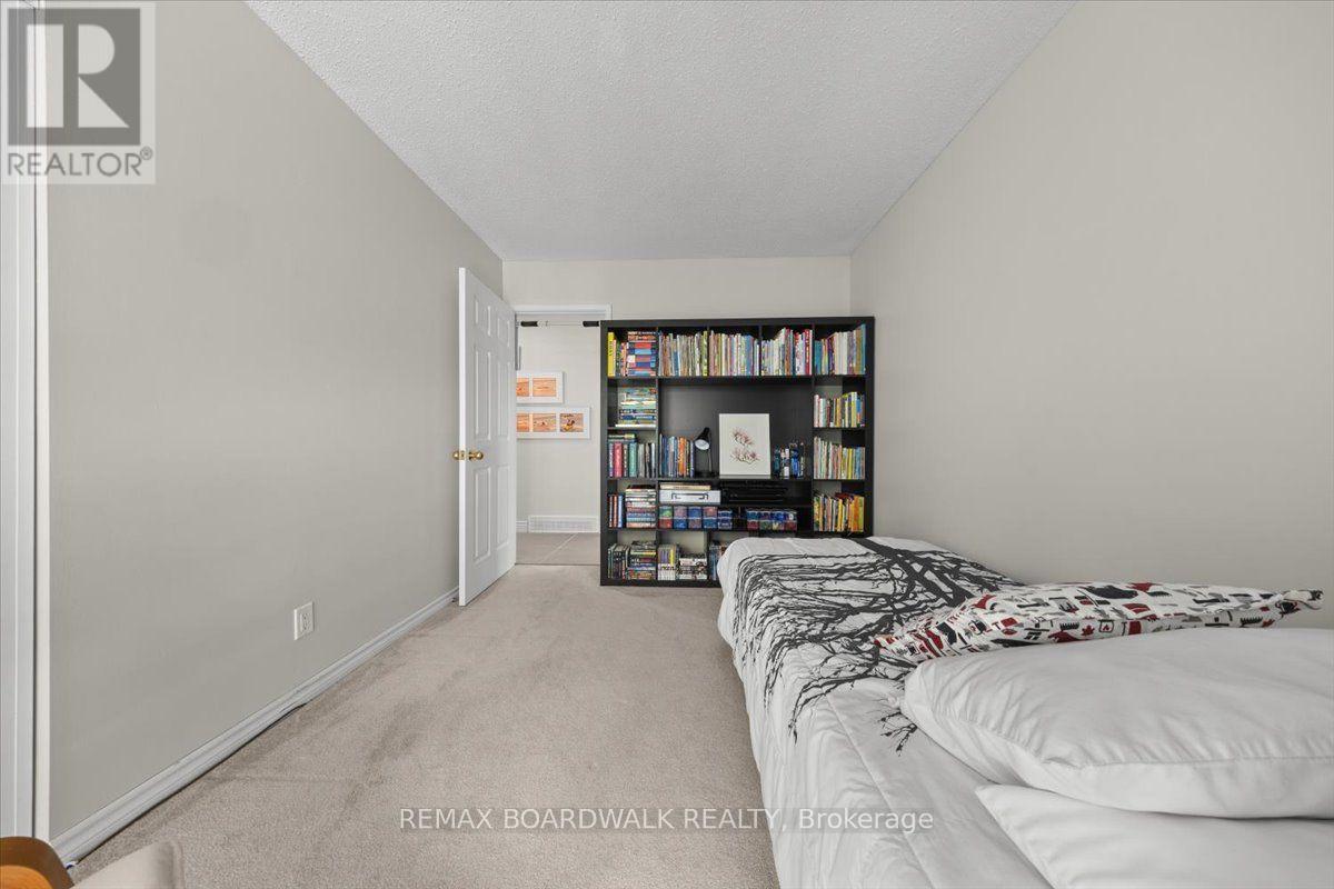 15 SELWYN CRESCENT - 35