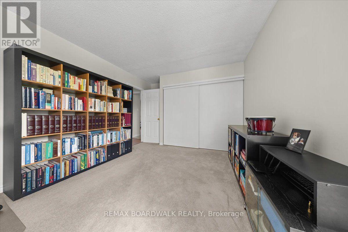15 SELWYN CRESCENT - 37