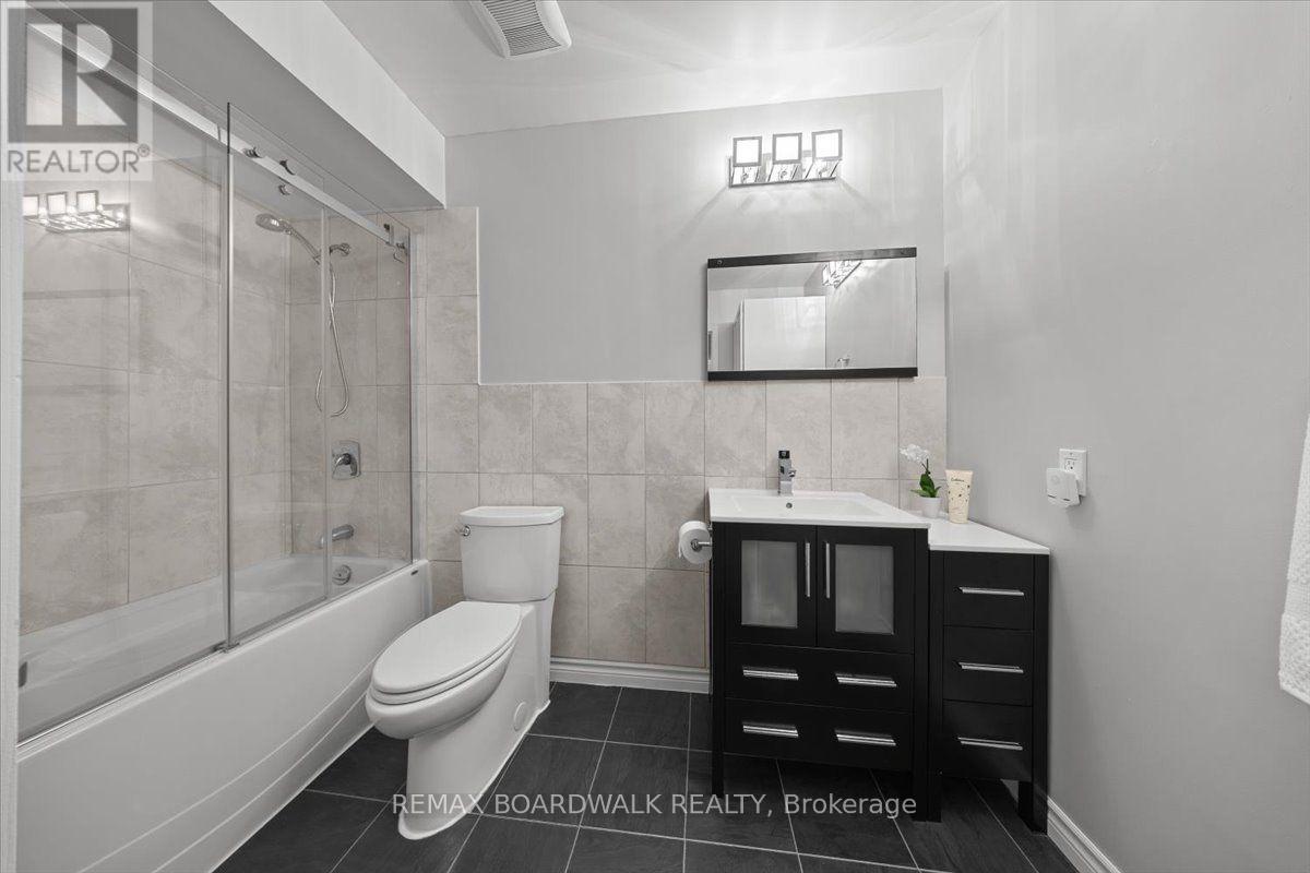 15 SELWYN CRESCENT - 38