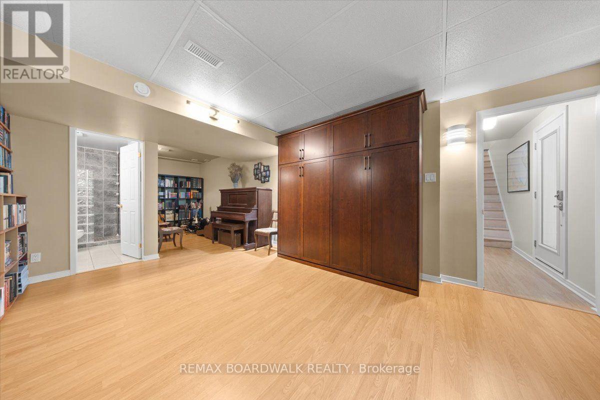 15 SELWYN CRESCENT - 40