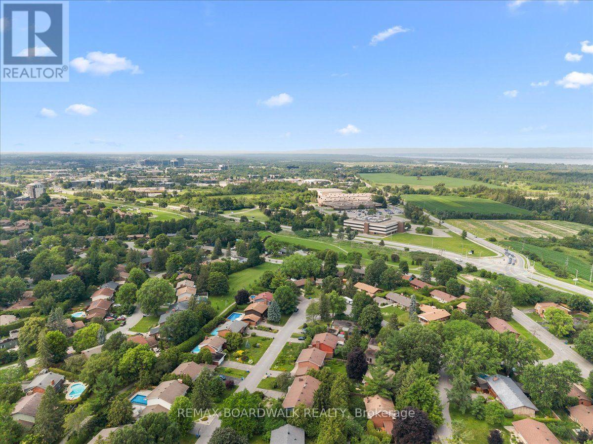 15 SELWYN CRESCENT - 48