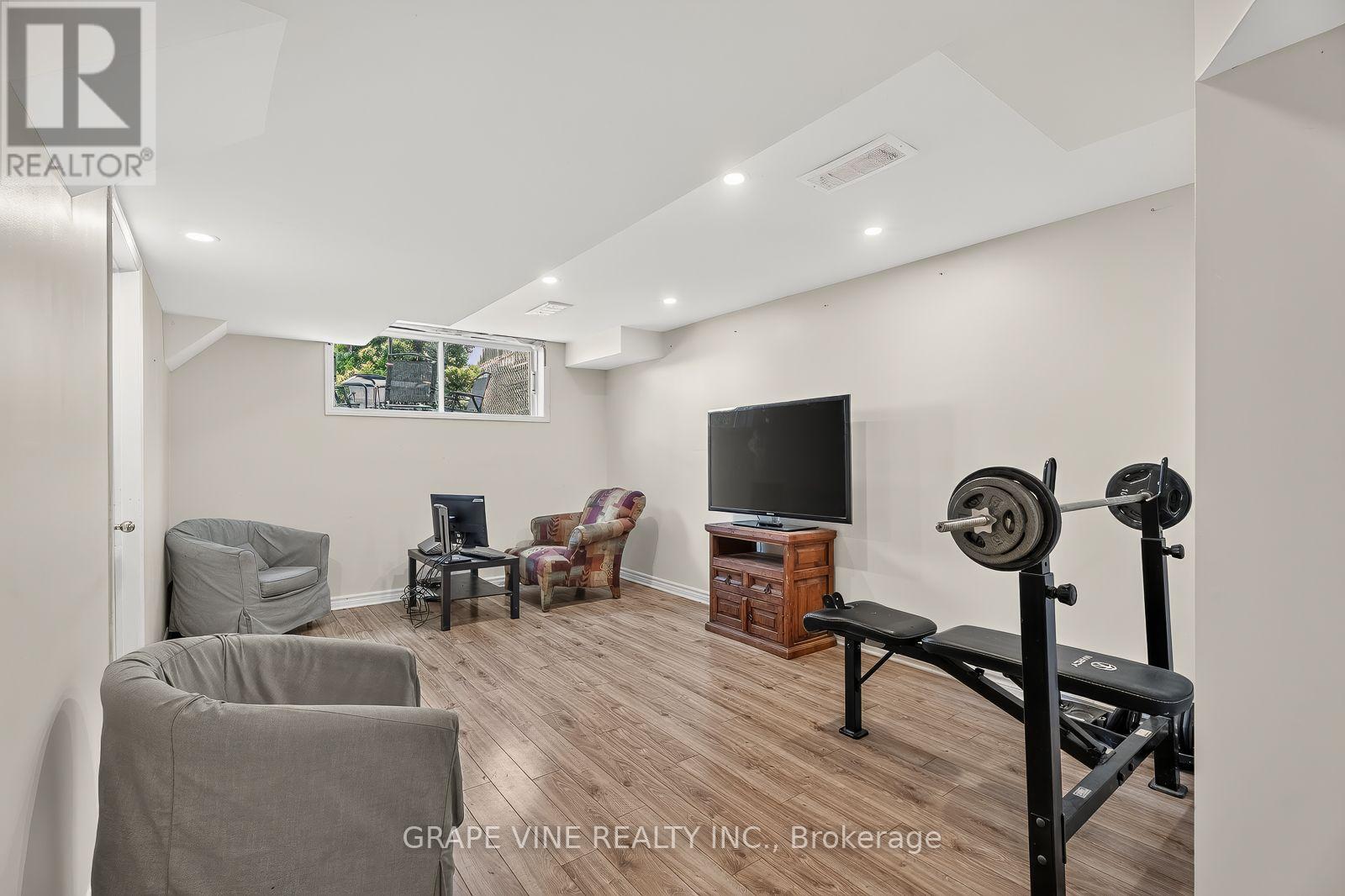 741 MALEY STREET - 33
