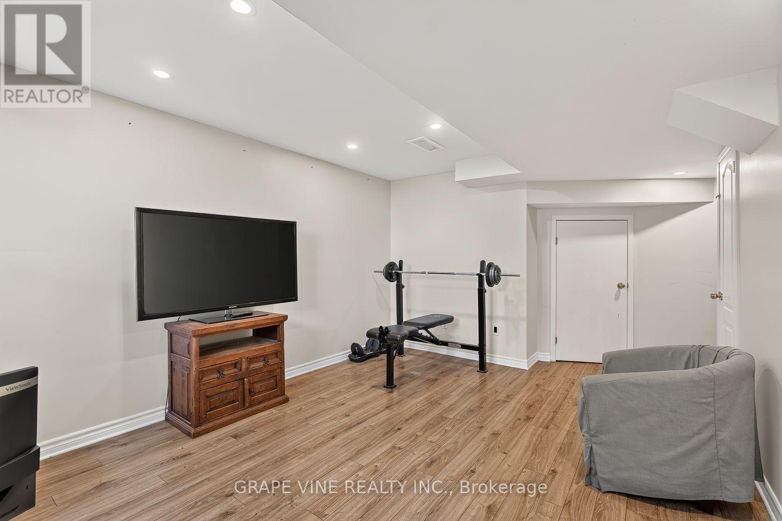 741 MALEY STREET - 35