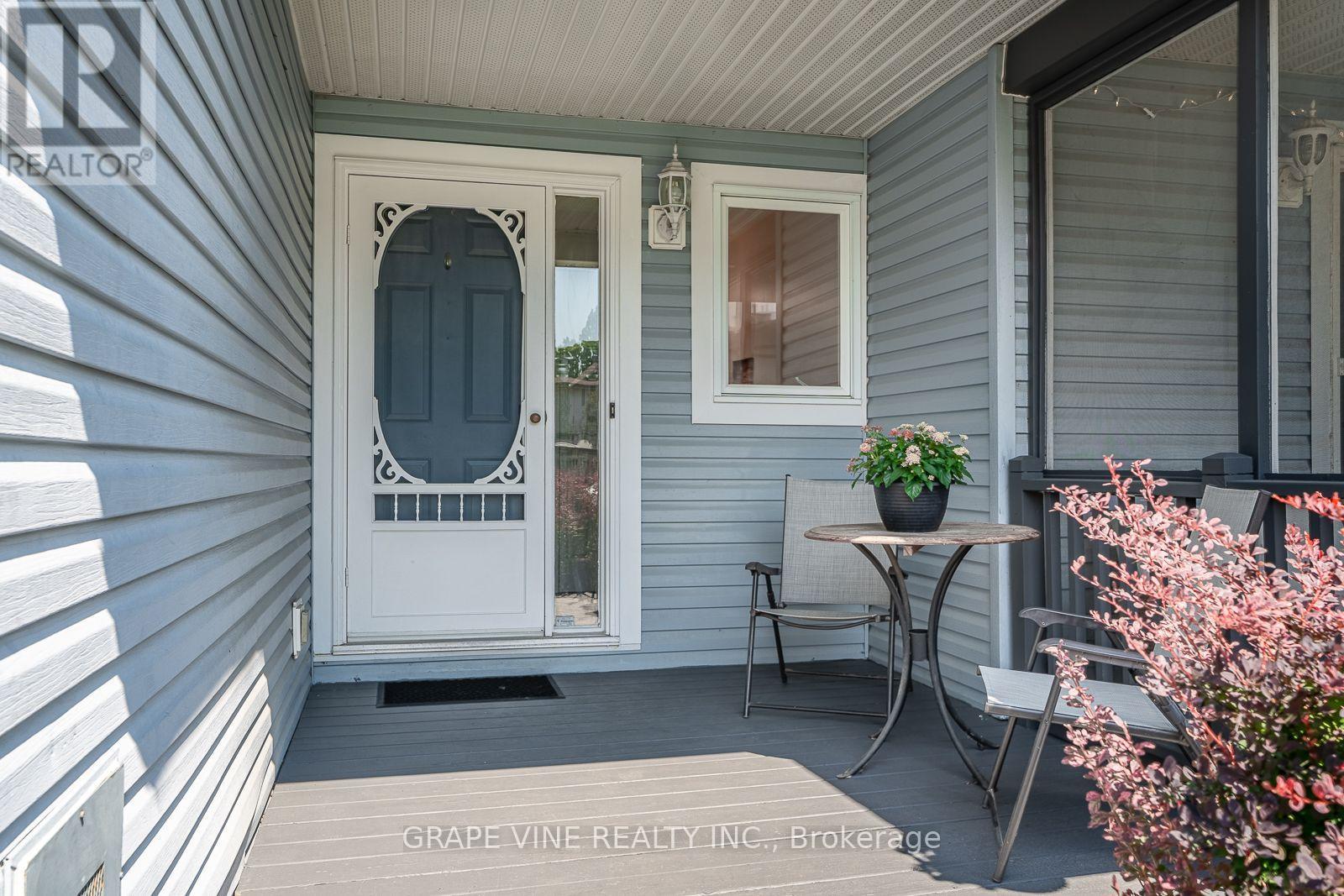 741 MALEY STREET - 4