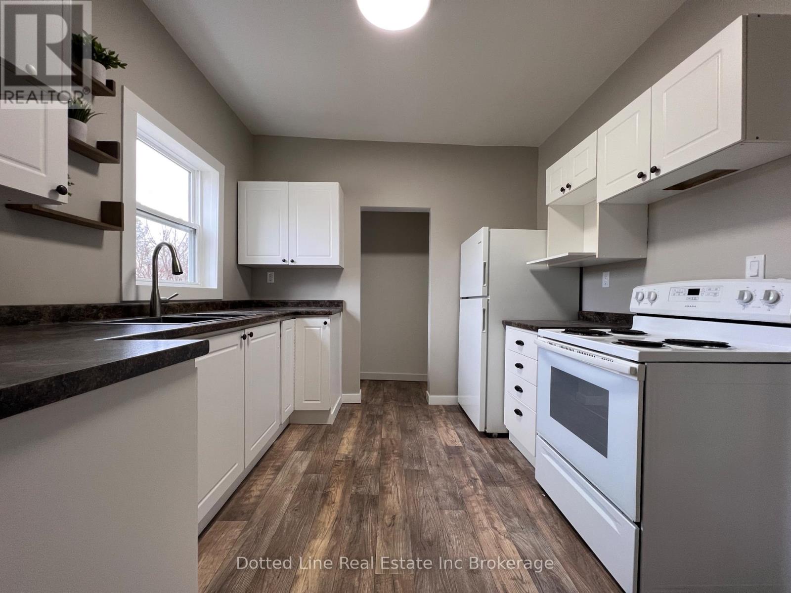 19 WOLF STREET - 13
