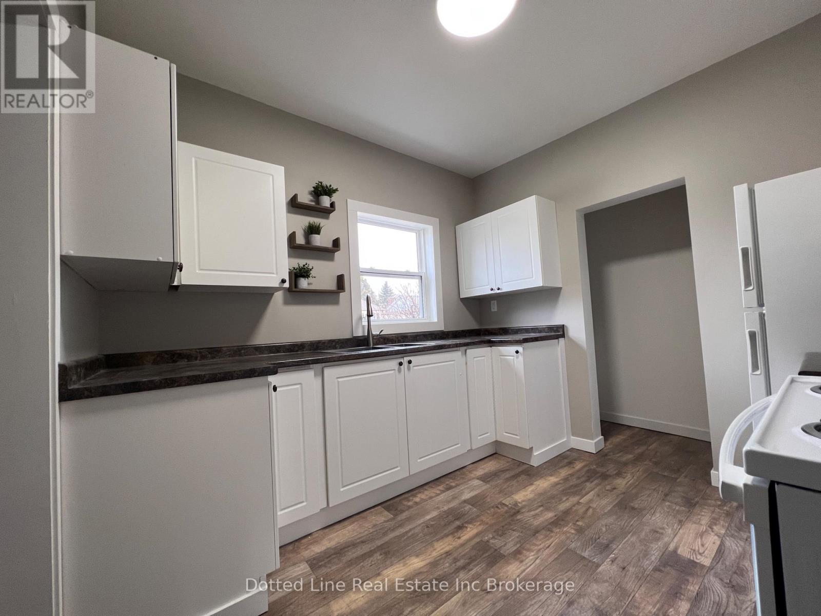 19 WOLF STREET - 15