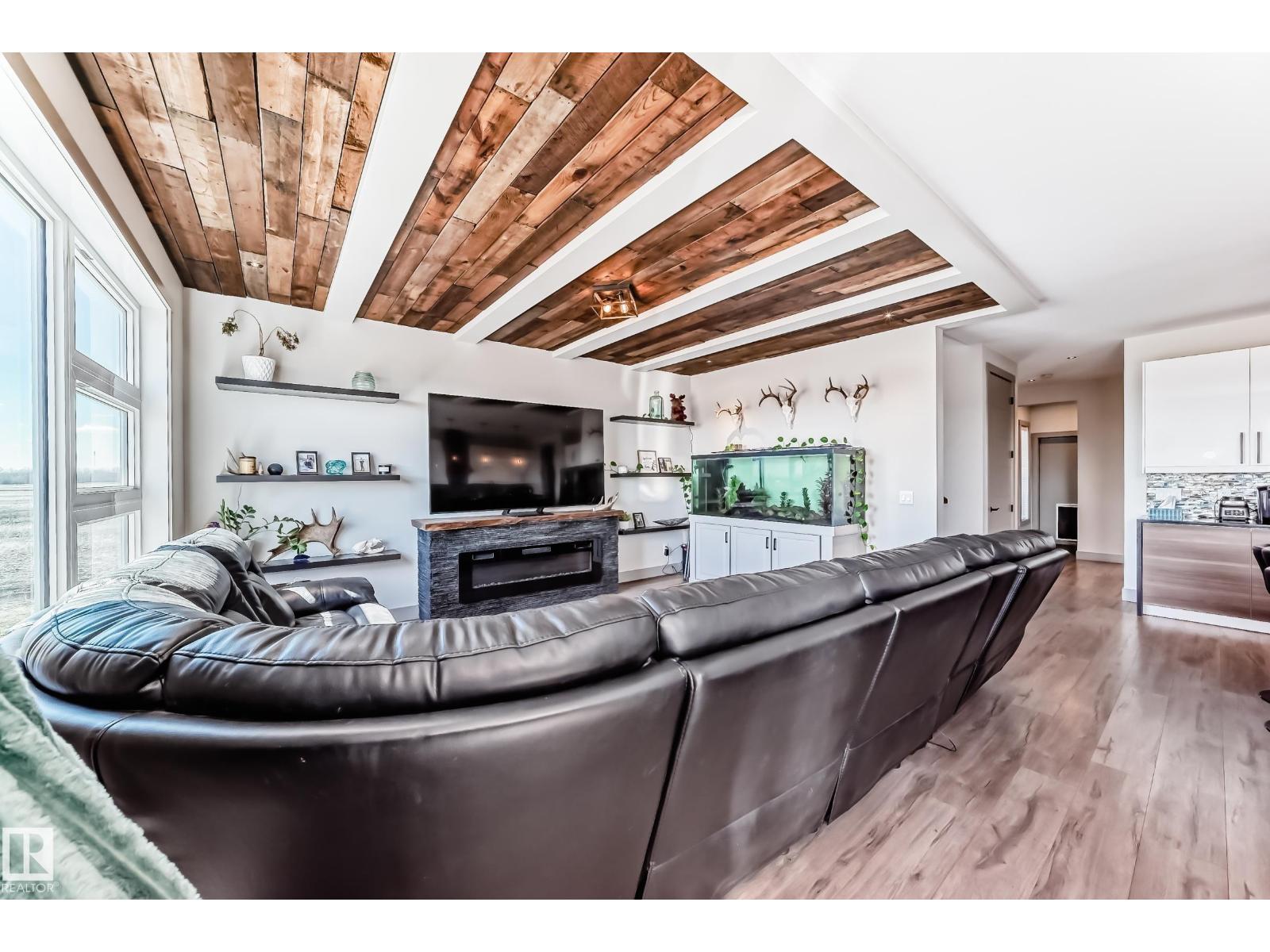 5263 47 Ave - 20