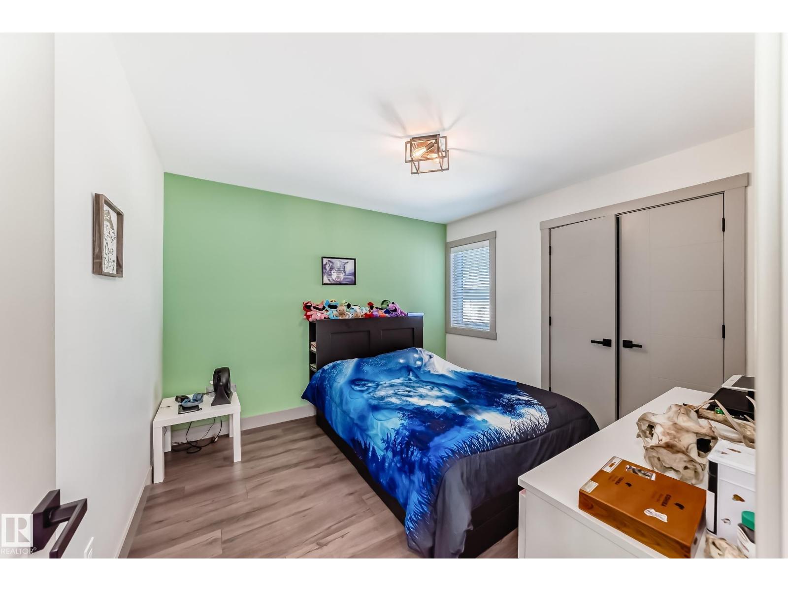 5263 47 Ave - 47
