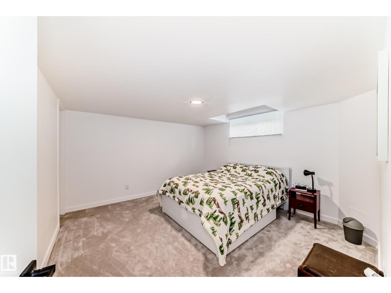 5263 47 Ave - 61