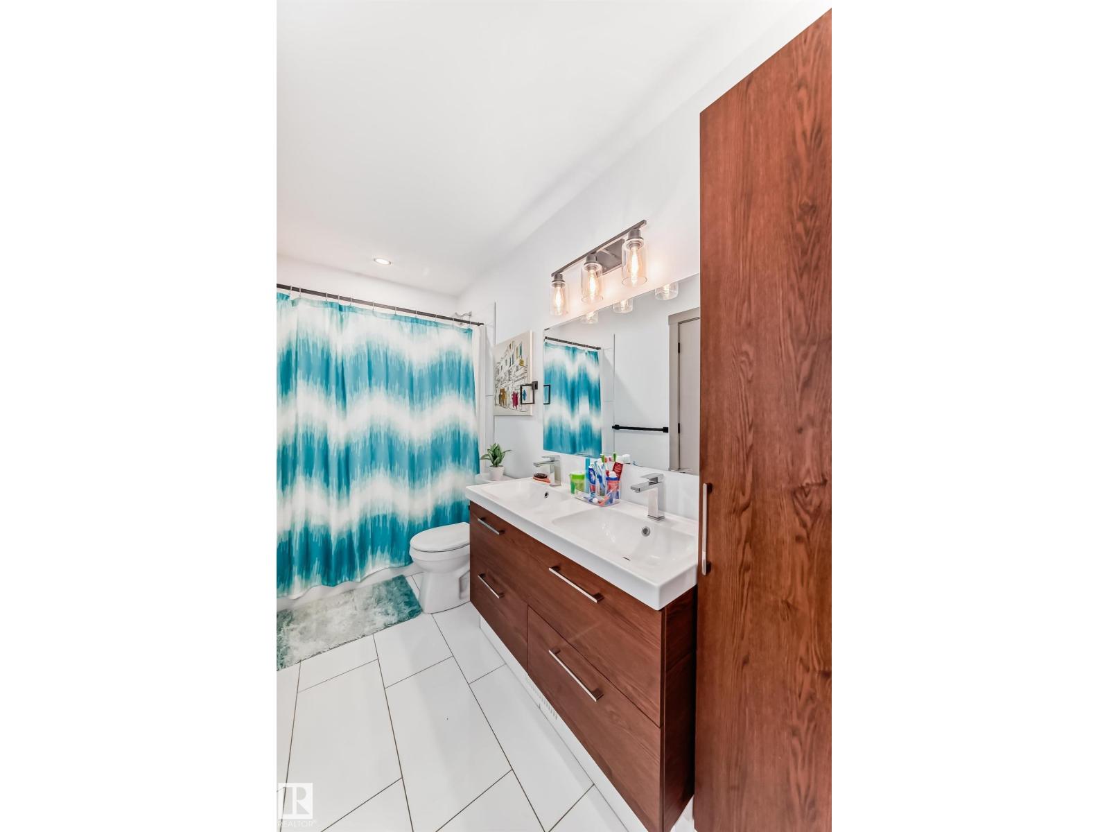 5263 47 Ave - 50
