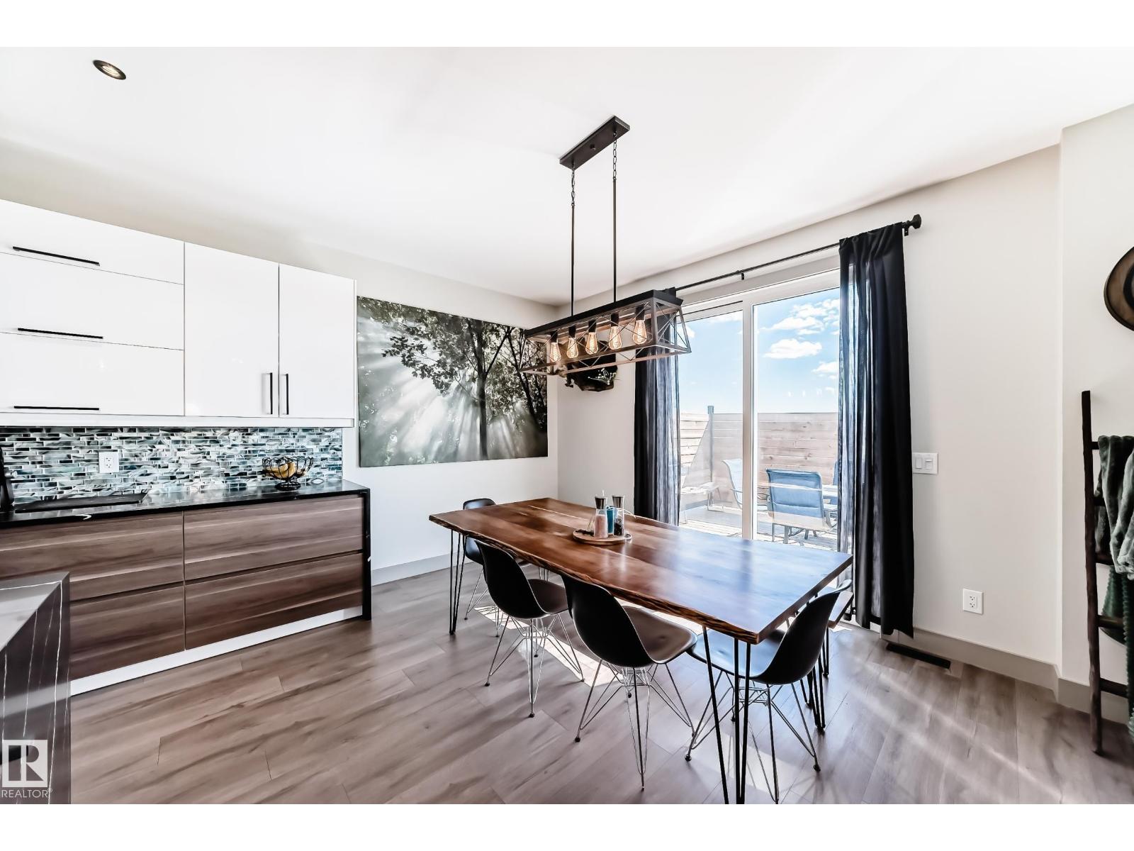 5263 47 Ave - 14