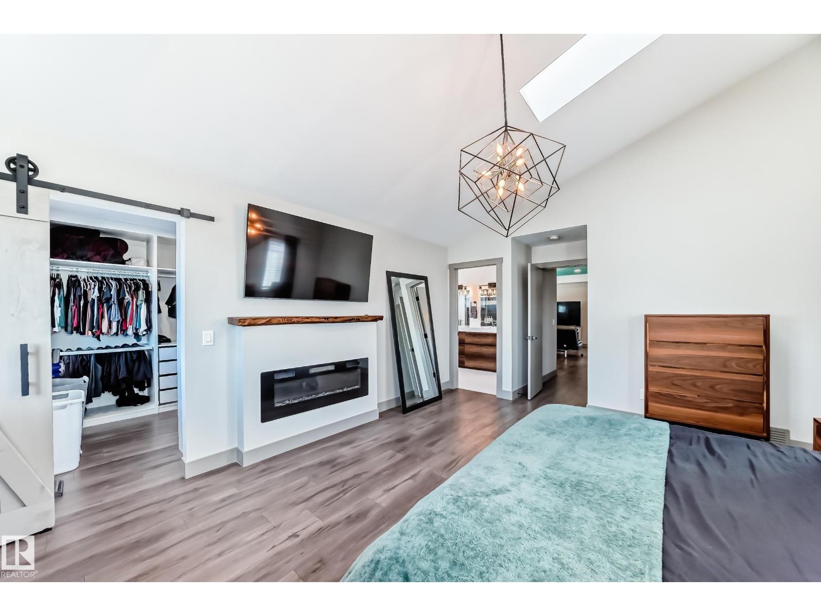 5263 47 Ave - 34