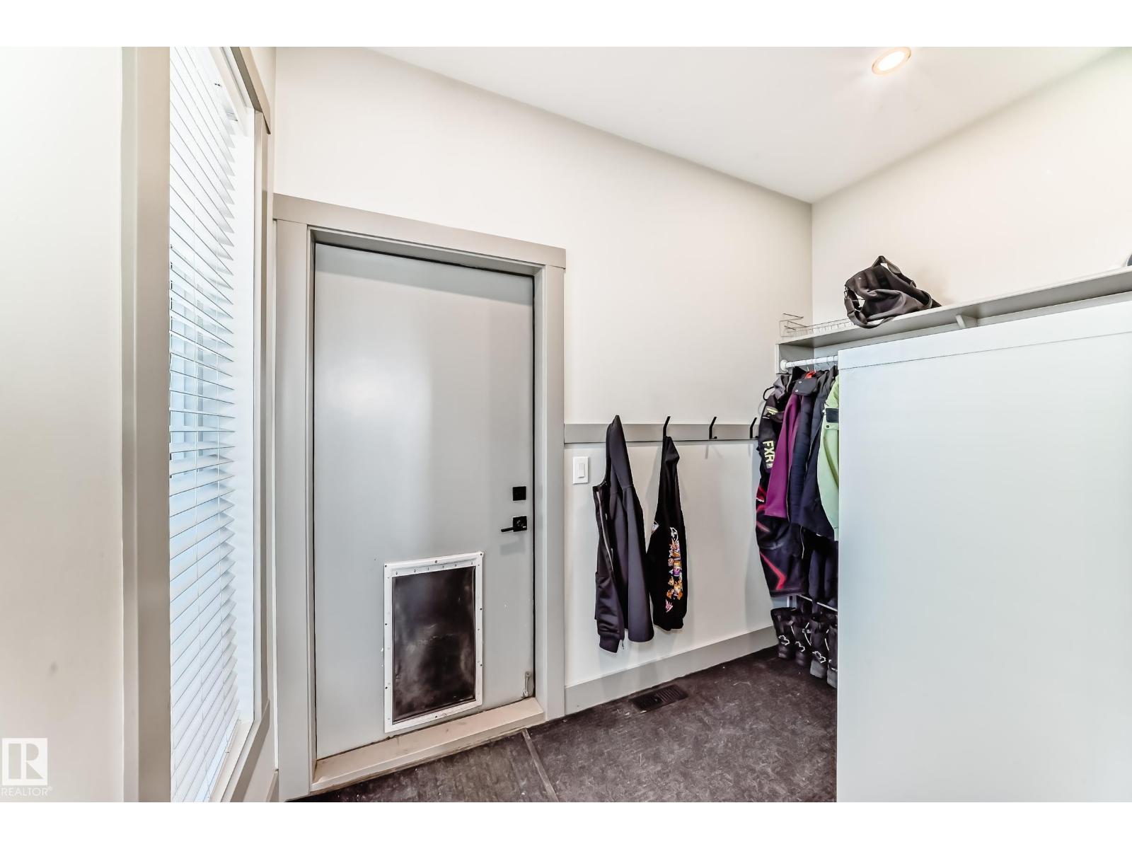 5263 47 Ave - 30