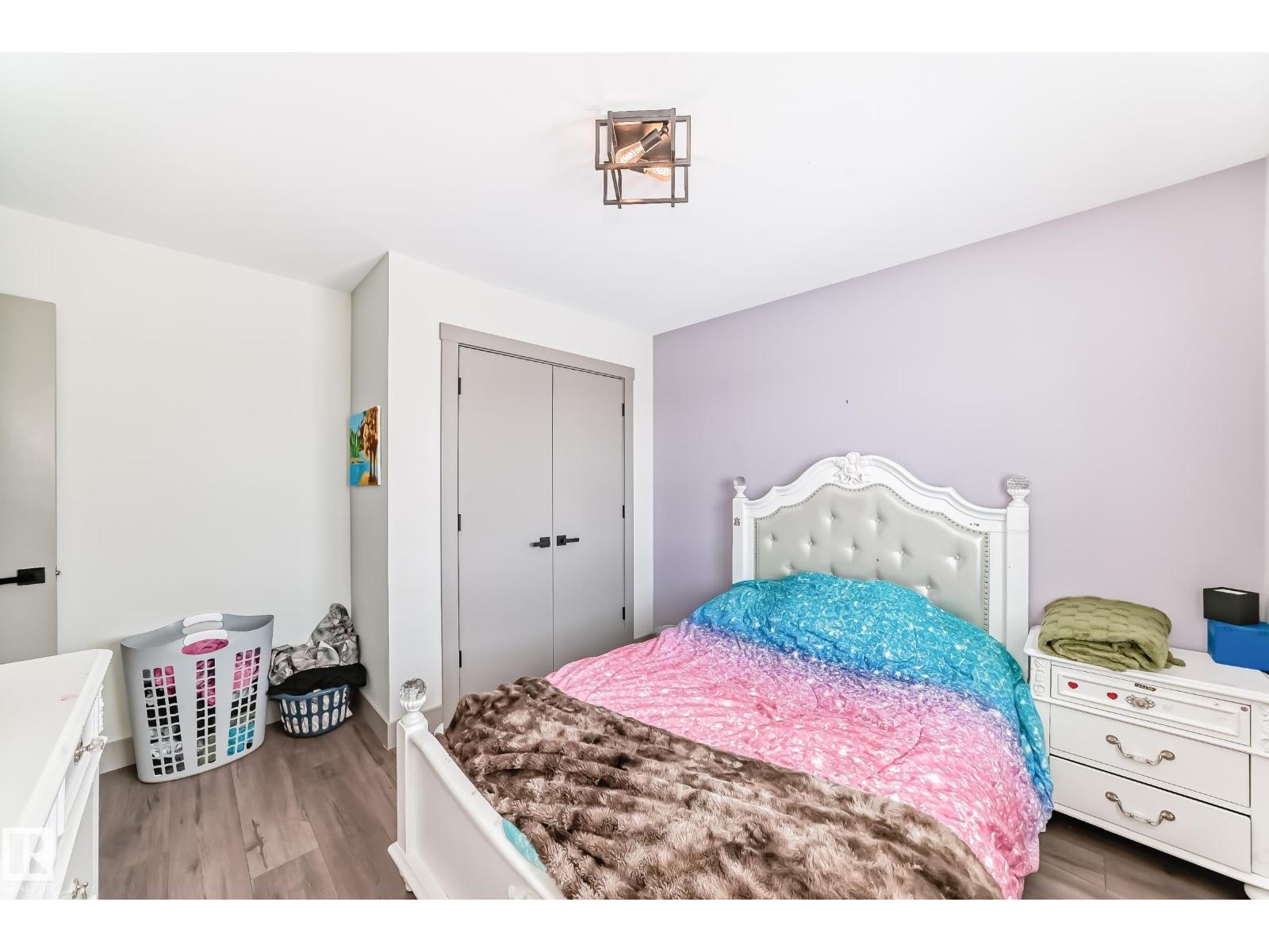 5263 47 Ave - 45