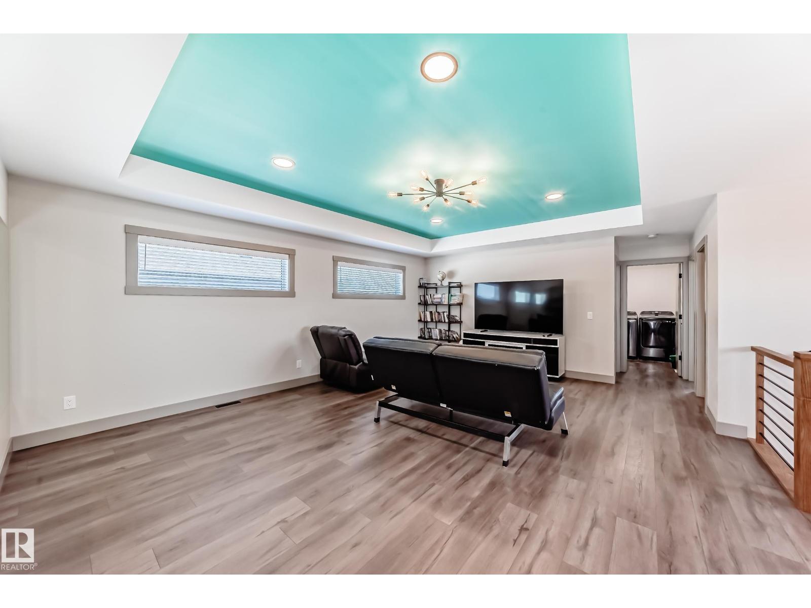 5263 47 Ave - 51