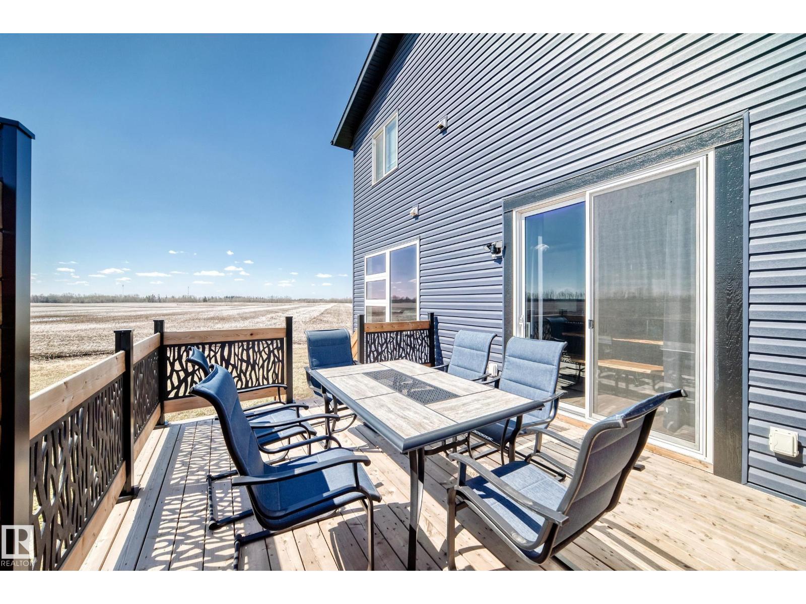 5263 47 Ave - 72