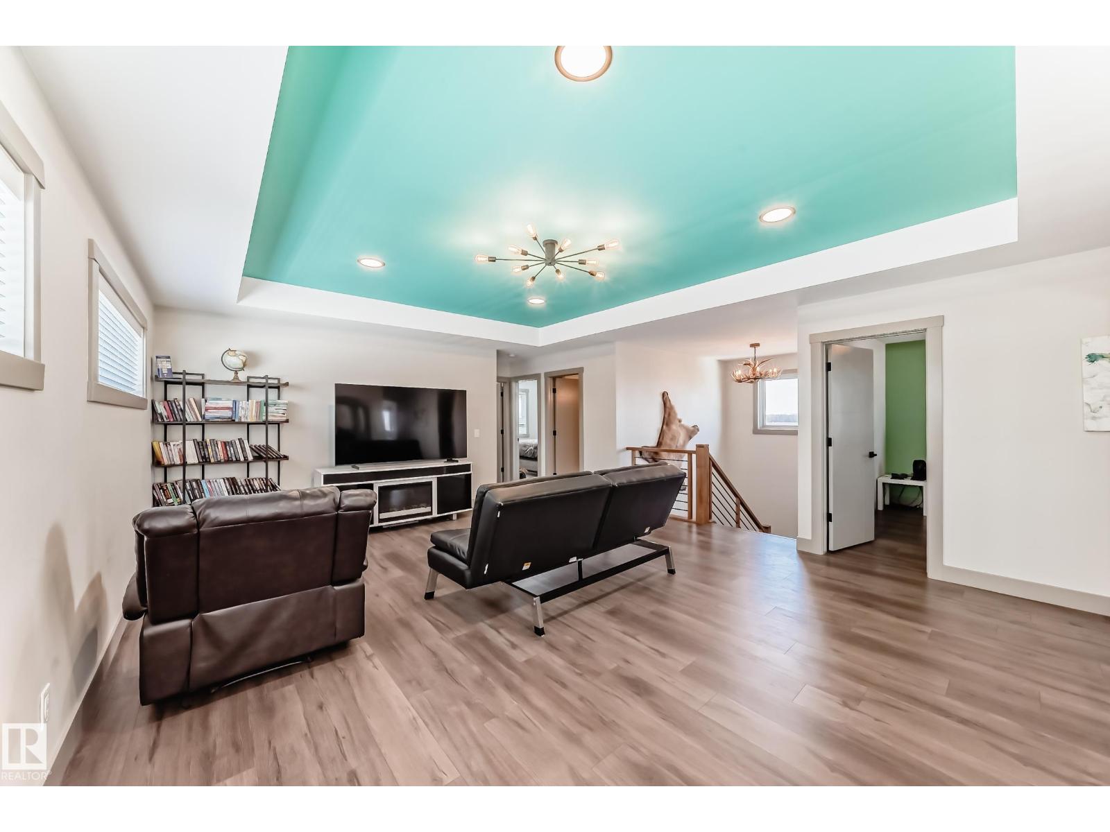 5263 47 Ave - 52