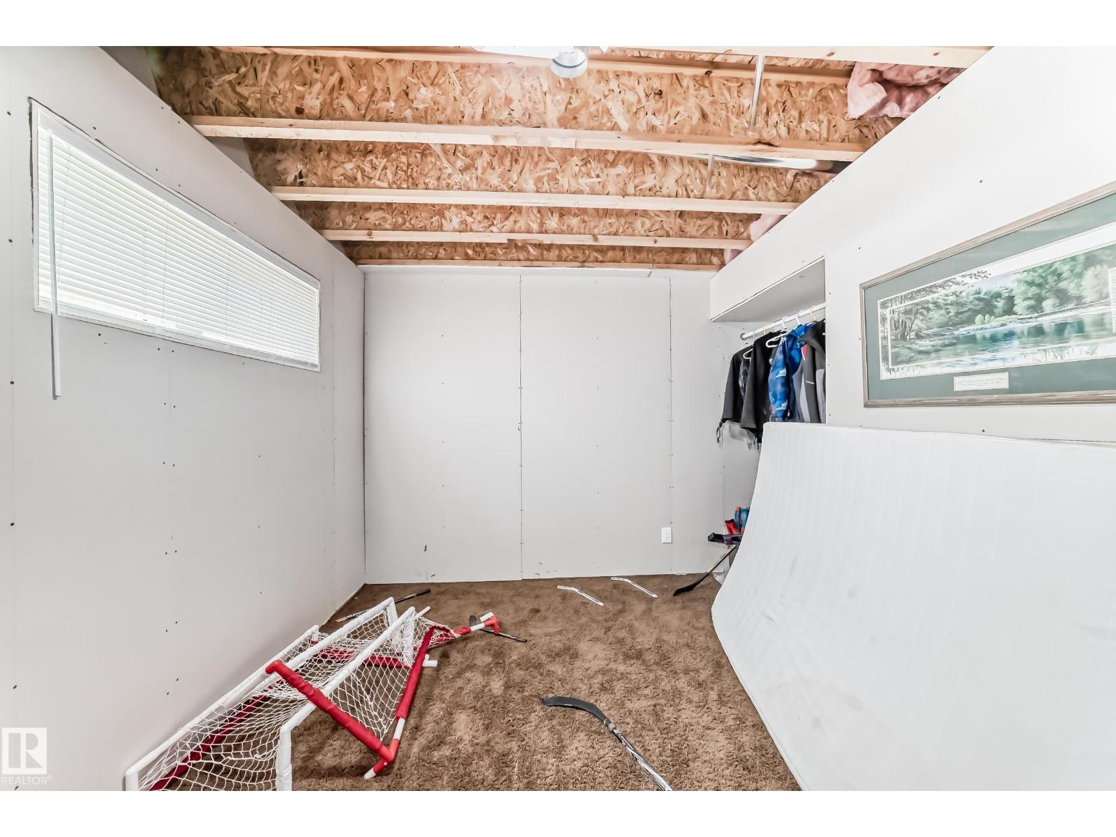 5263 47 Ave - 60