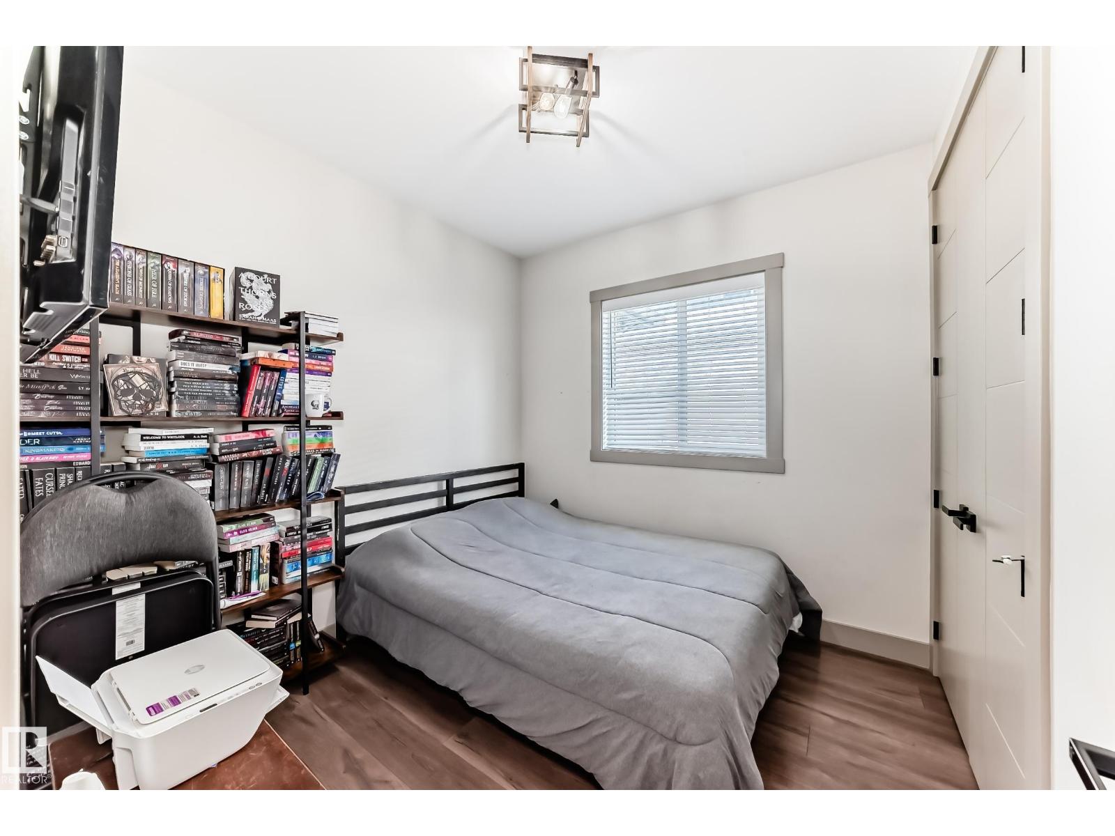 5263 47 Ave - 24