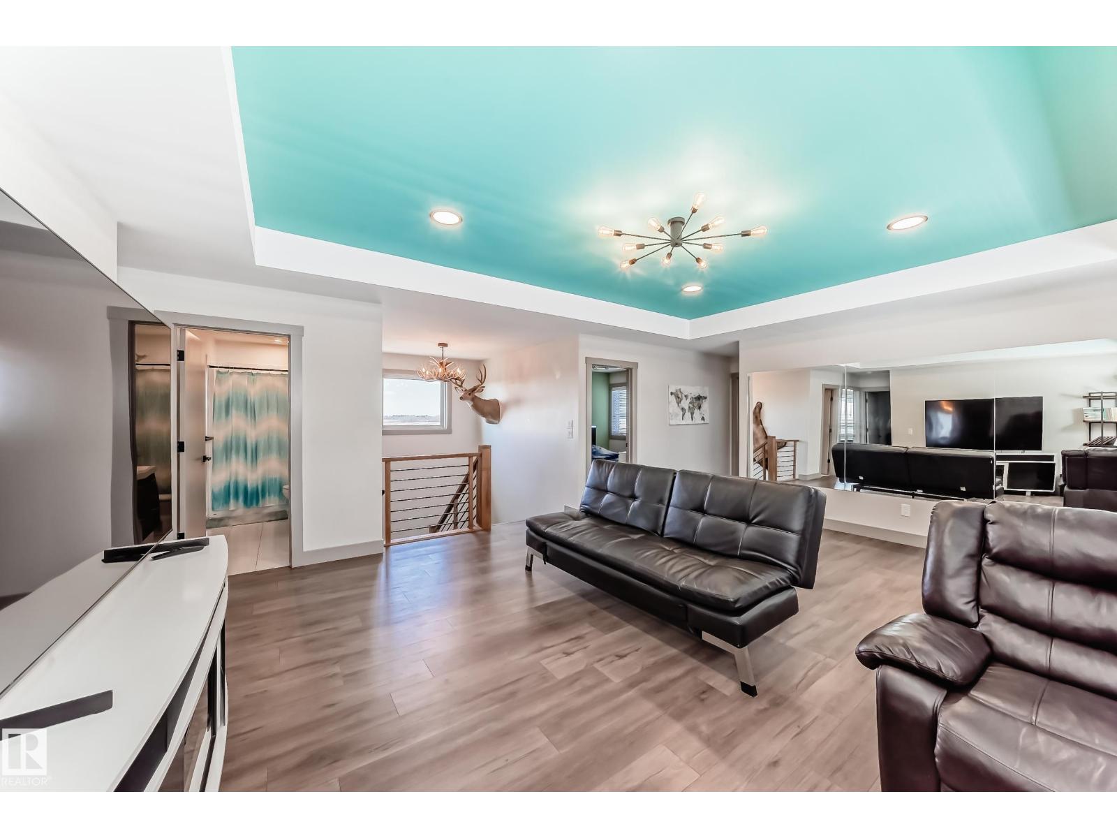 5263 47 Ave - 53