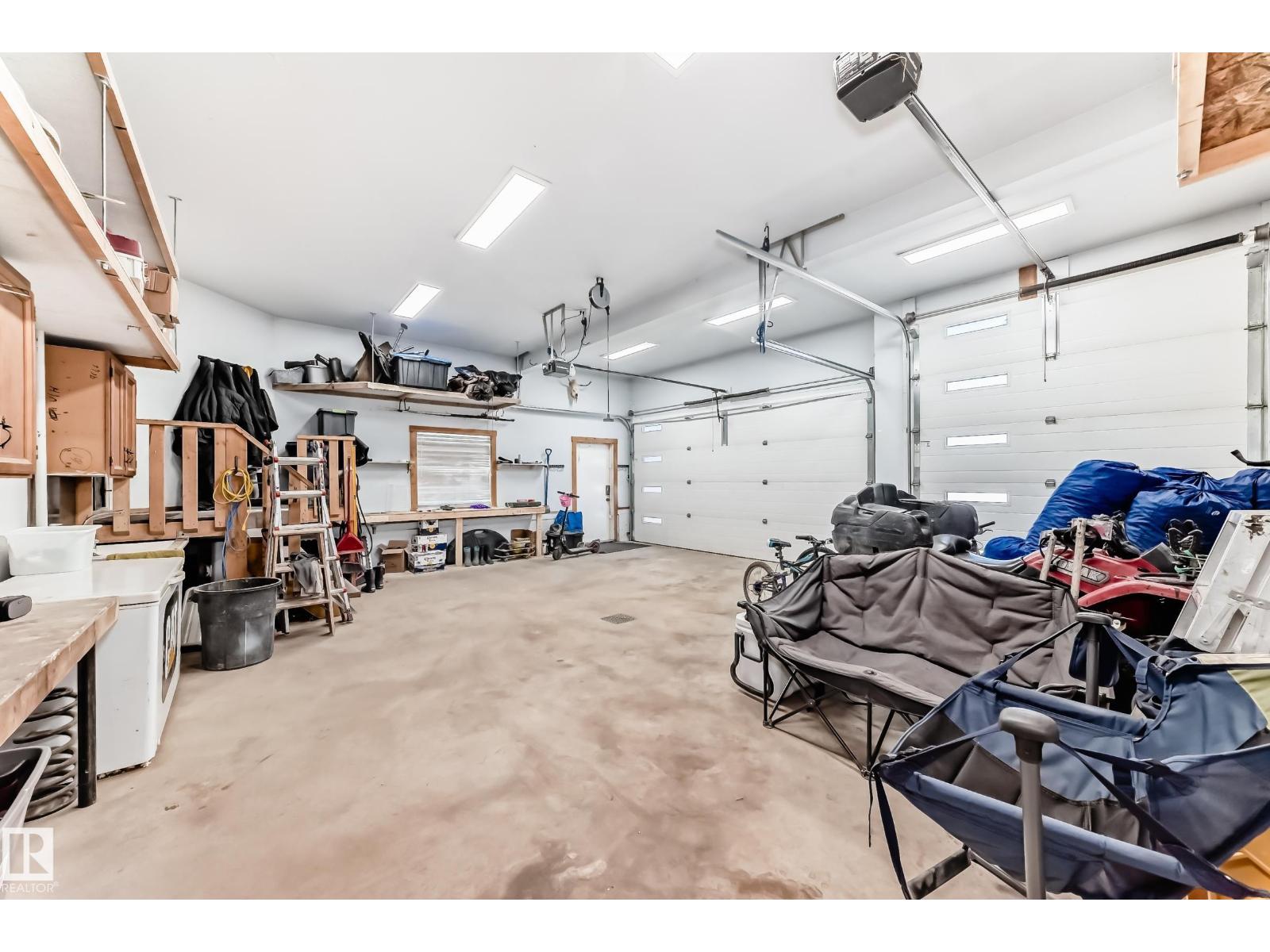 5263 47 Ave - 69