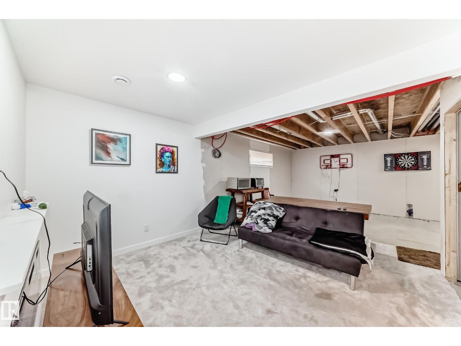 5263 47 Ave - 59