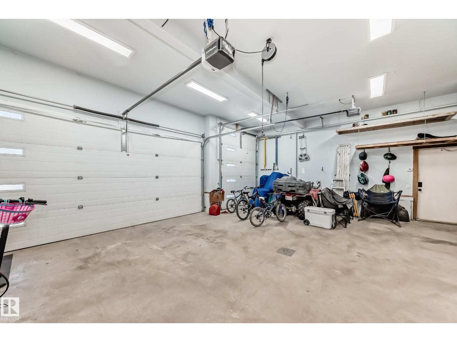 5263 47 Ave - 67