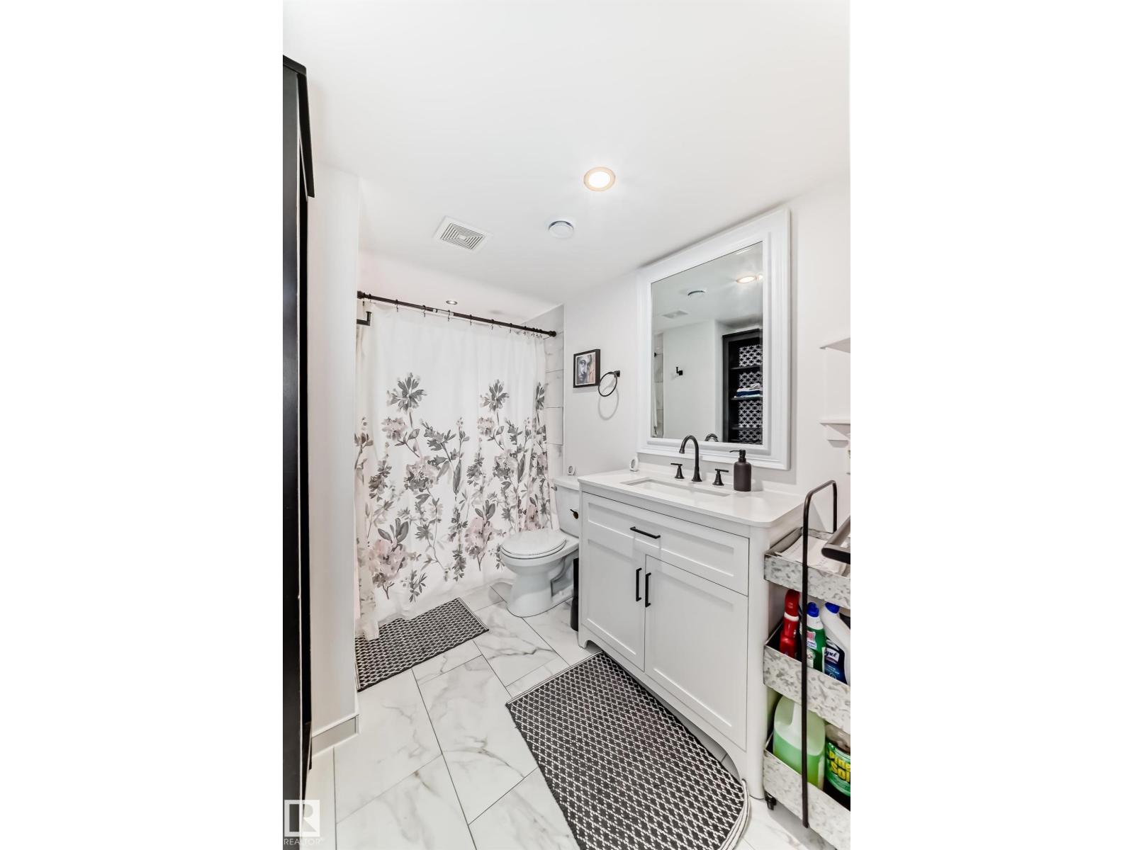 5263 47 Ave - 64