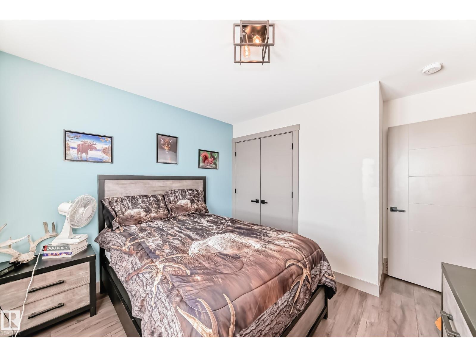 5263 47 Ave - 42