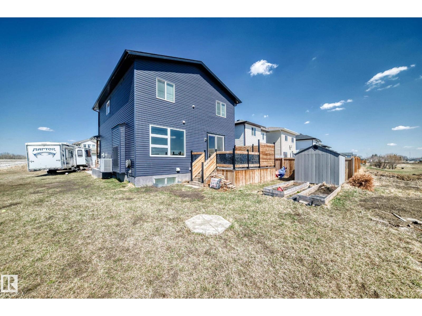 5263 47 Ave - 73