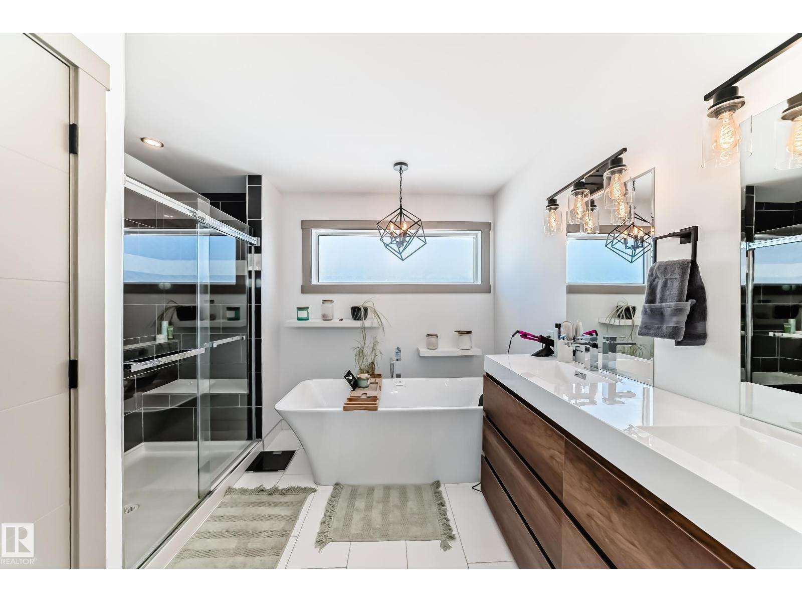 5263 47 Ave - 37