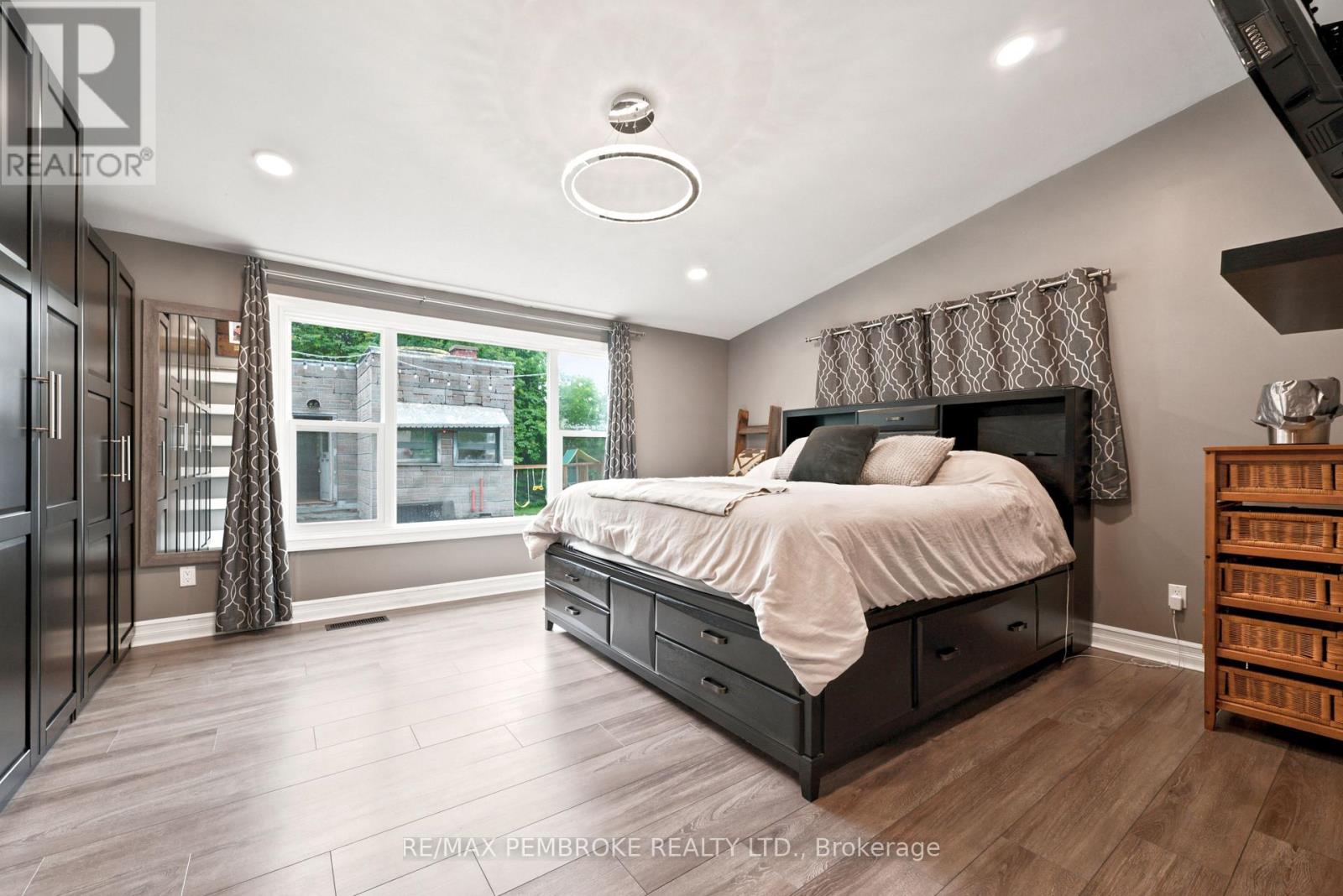 739 FRONT STREET - 15