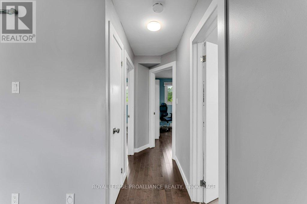 25 WILLOWBANK ROAD E - 18