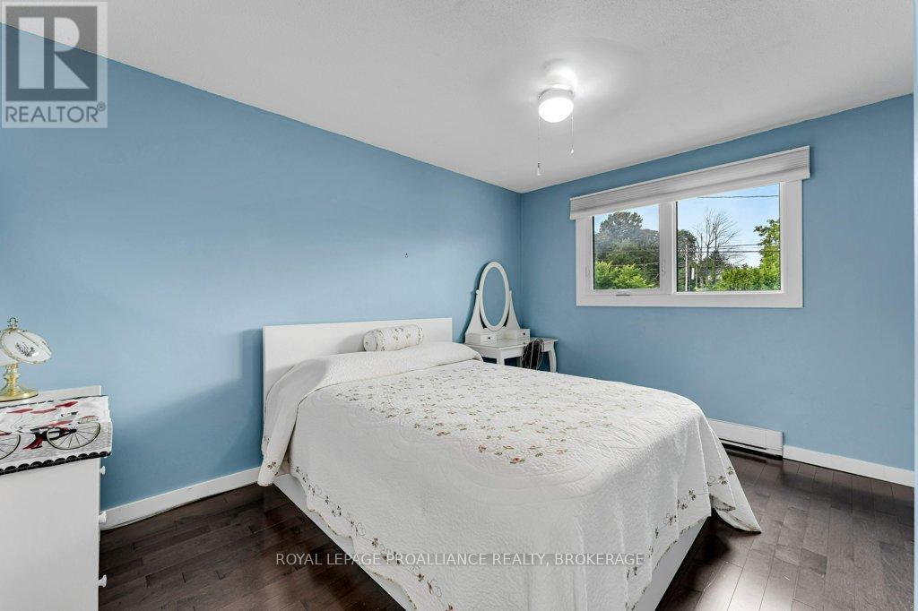 25 WILLOWBANK ROAD E - 25