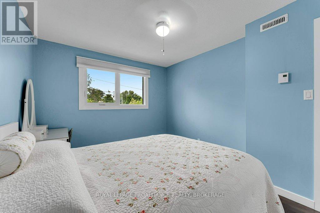 25 WILLOWBANK ROAD E - 26