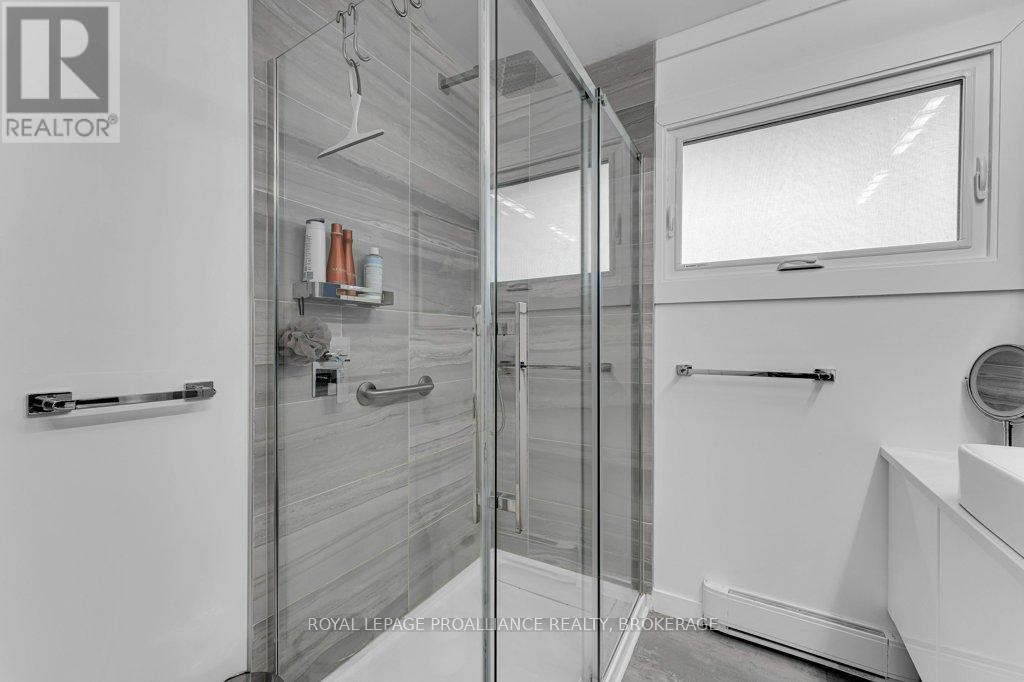 25 WILLOWBANK ROAD E - 30