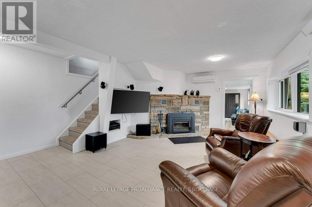 25 WILLOWBANK ROAD E - 31