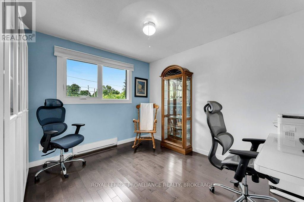 25 WILLOWBANK ROAD E - 27