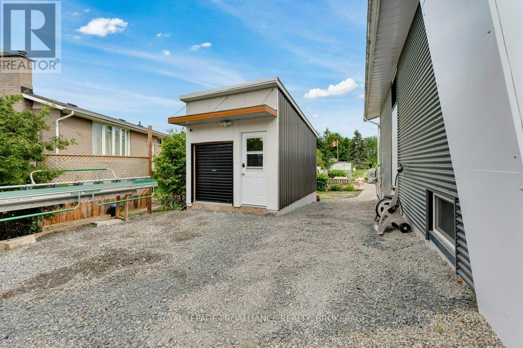 25 WILLOWBANK ROAD E - 44