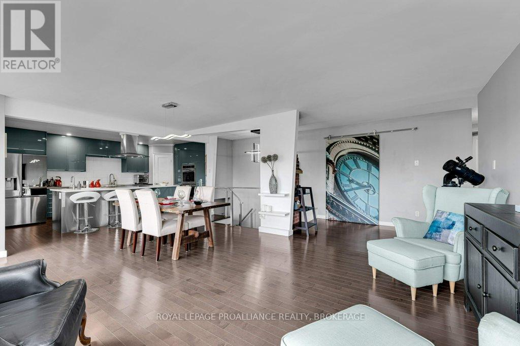 25 WILLOWBANK ROAD E - 9