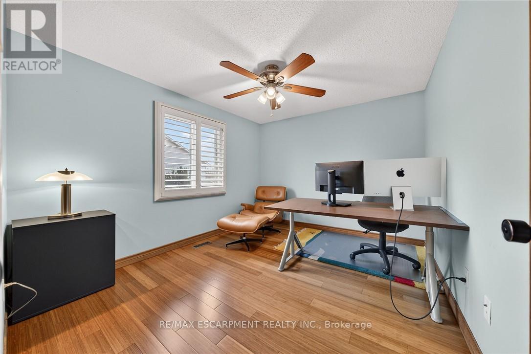 6 REGAL DRIVE - 19