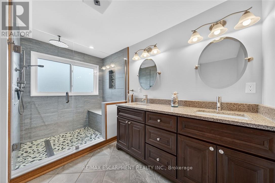 6 REGAL DRIVE - 28