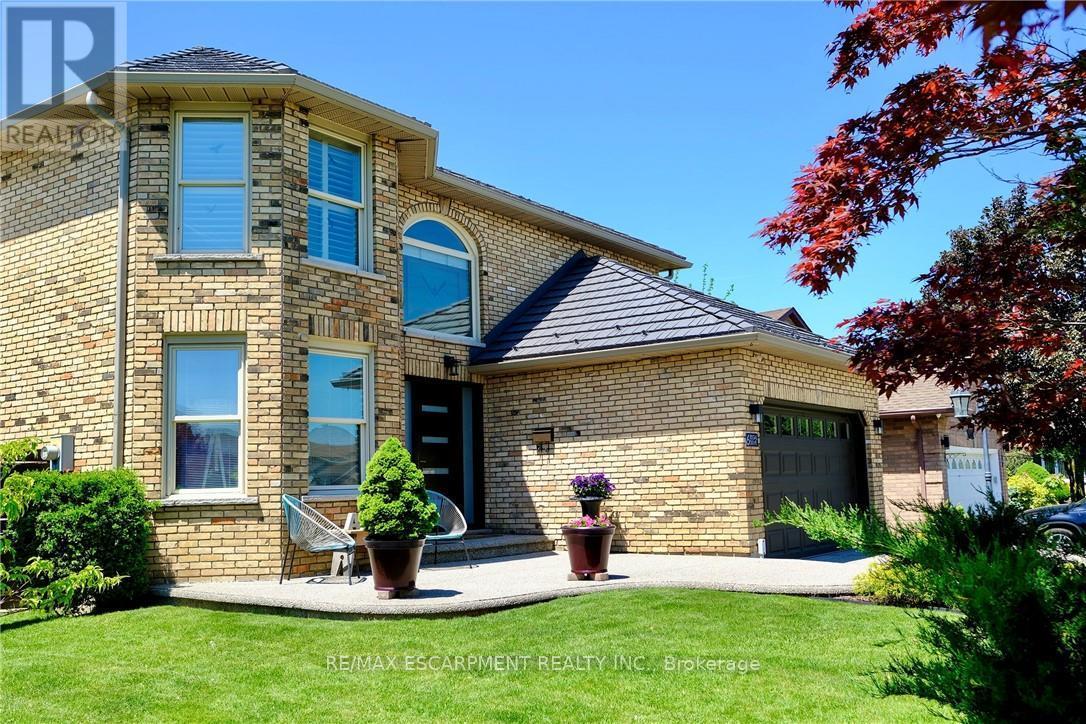 6 REGAL DRIVE - 3