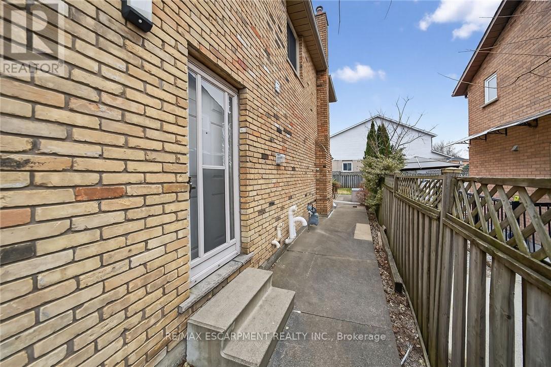 6 REGAL DRIVE - 36