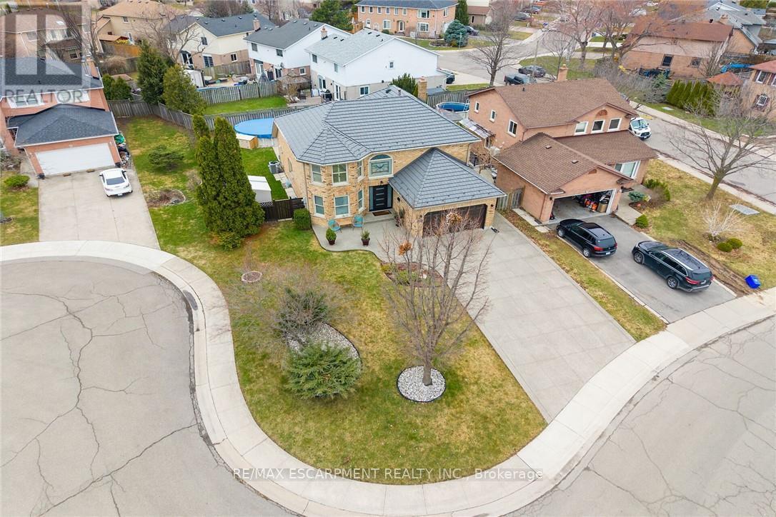 6 REGAL DRIVE - 44