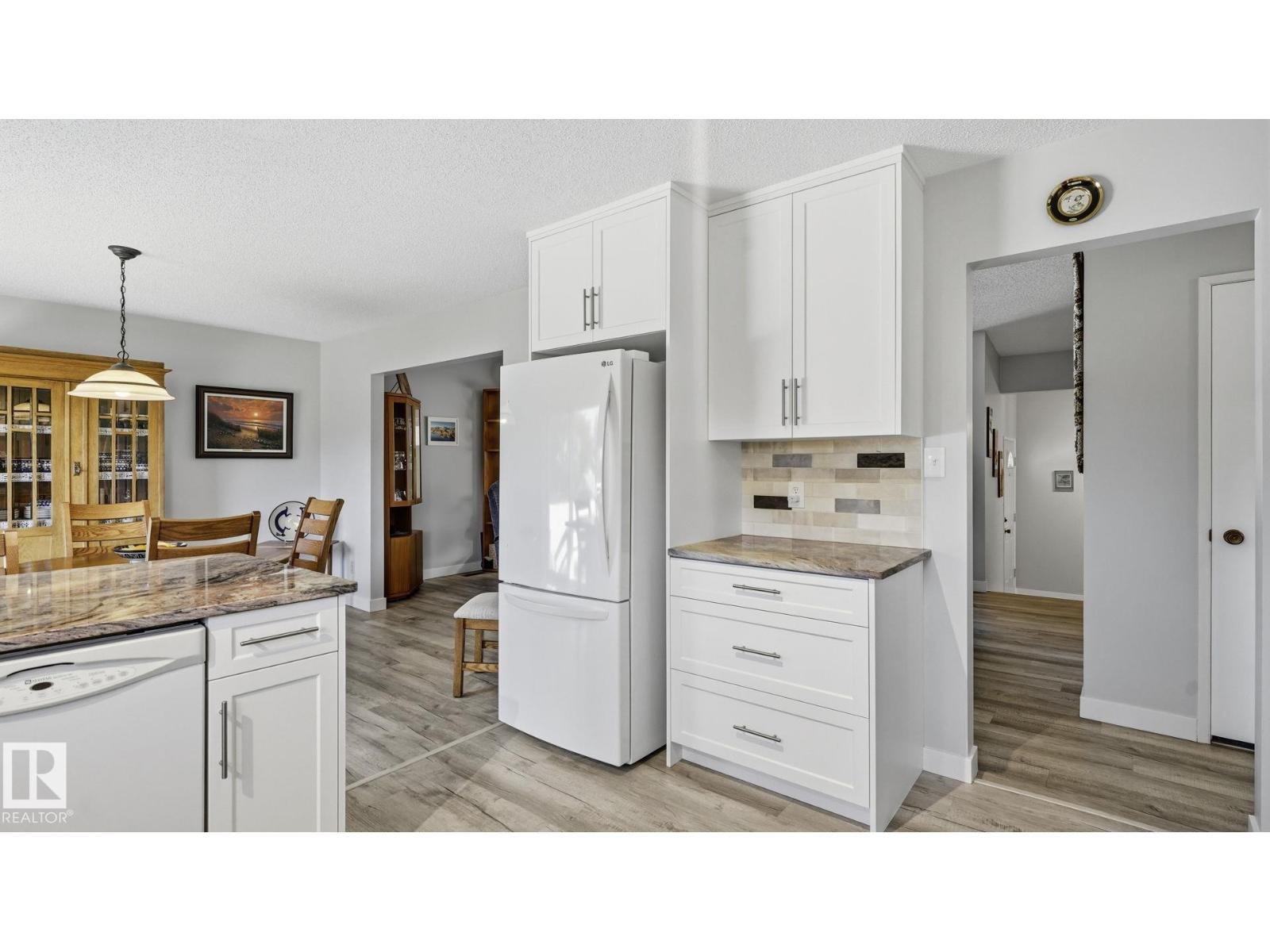 18315 86 AV NW - 11