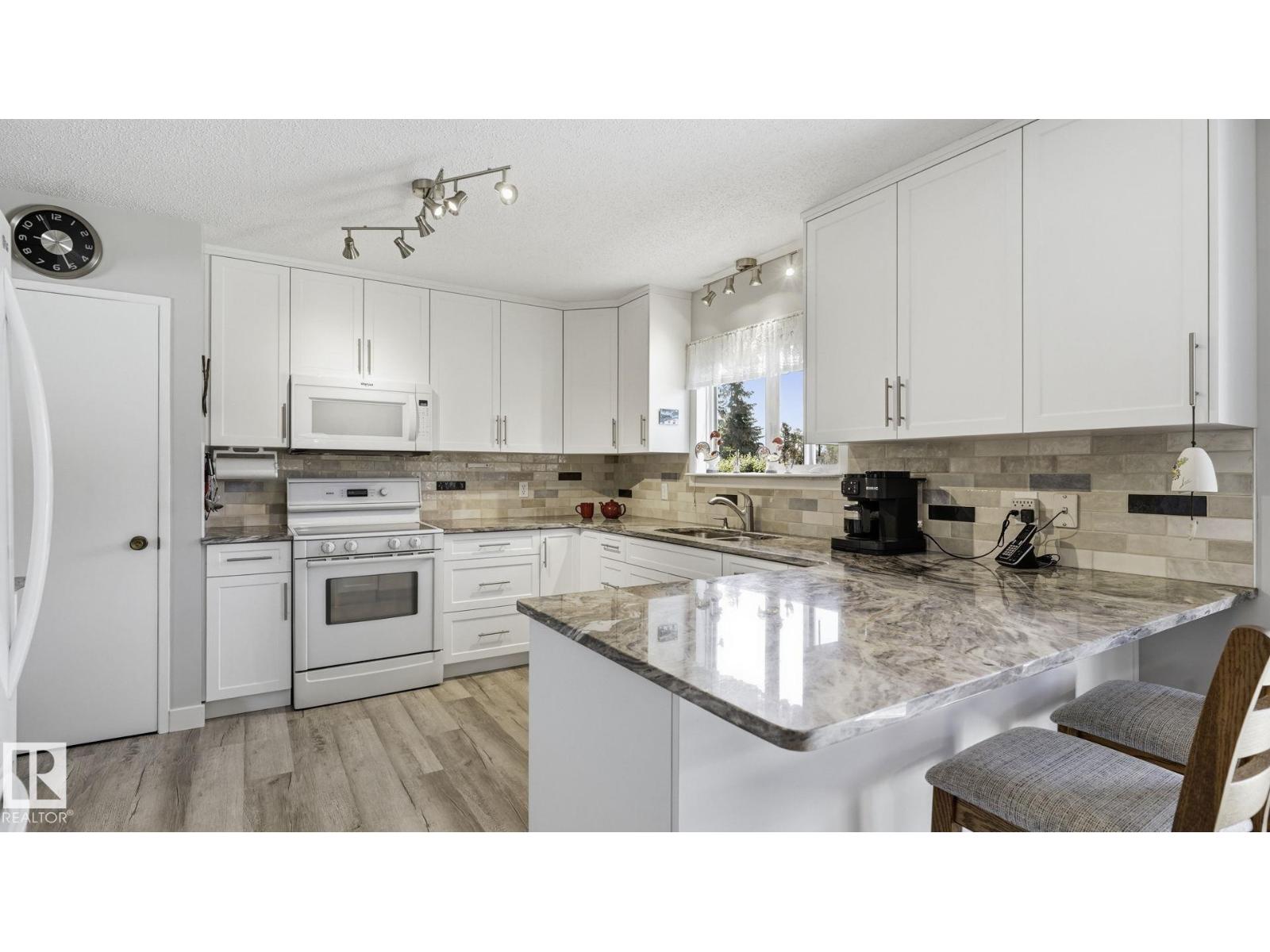 18315 86 AV NW - 14