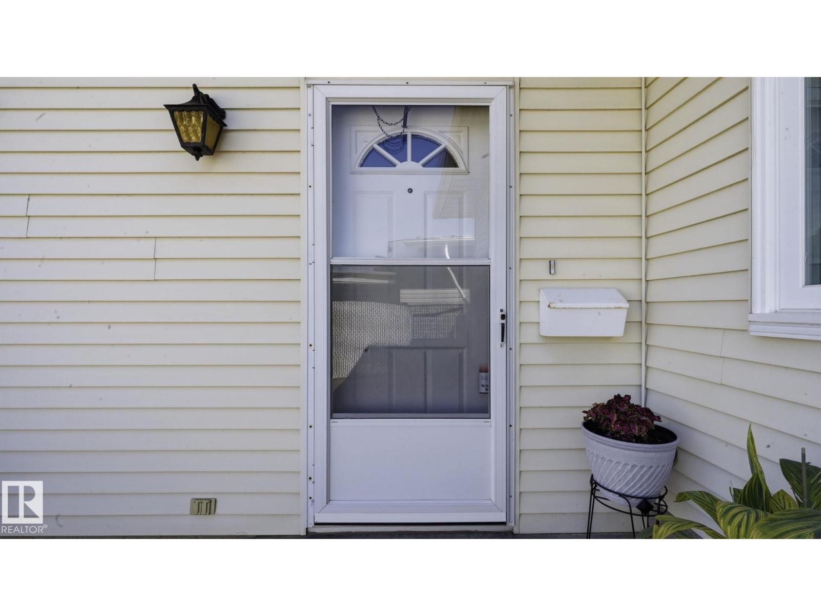 18315 86 AV NW - 4
